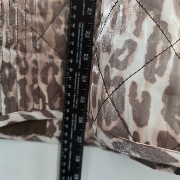 Chicos Quilted Shimmer Leopard Print Zip Front Vest Womens Size 1 Medium - Picture 8 of 10
